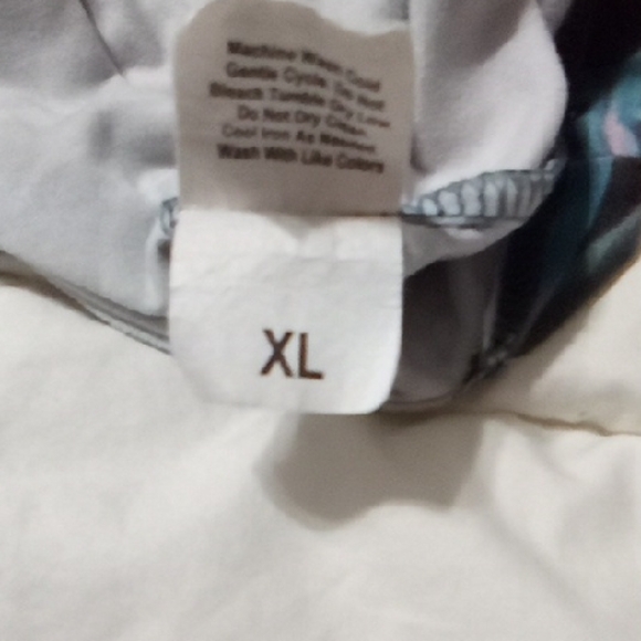 Floral Racerback Tank Top - Picture 7 of 8